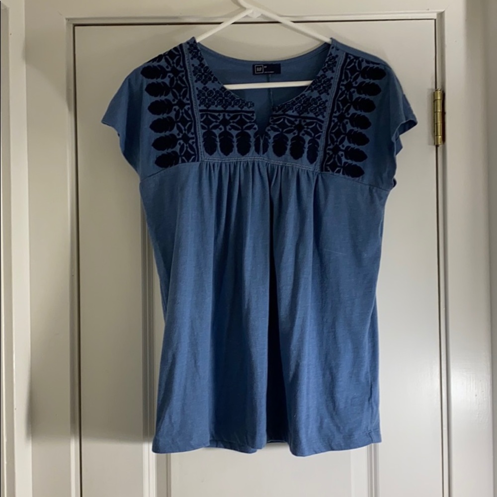 Gap embroidered t-shirt